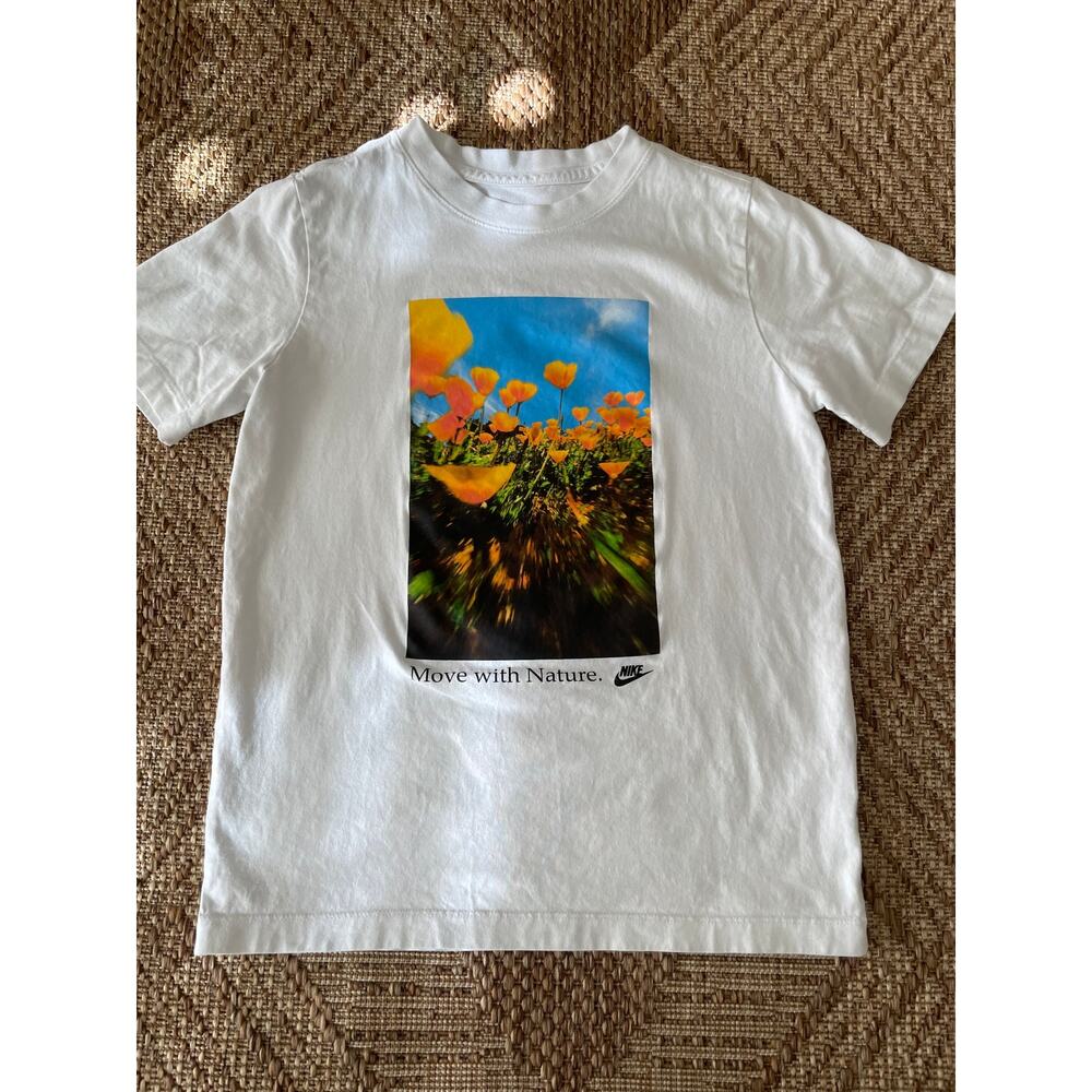 Nike Boys White T shirt Large California Poppy Print 100% cotton